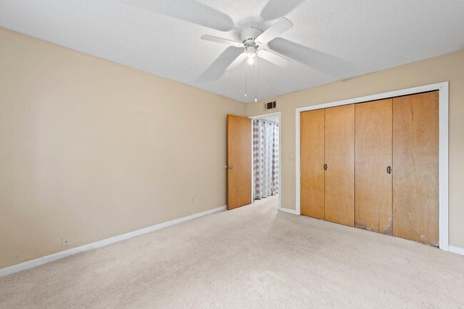 Building Photo - 208 Bartonwood Ct