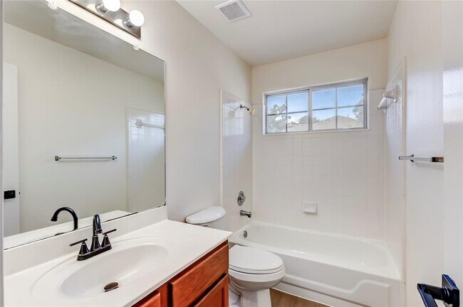 Building Photo - 8116 Forest Heights Ln