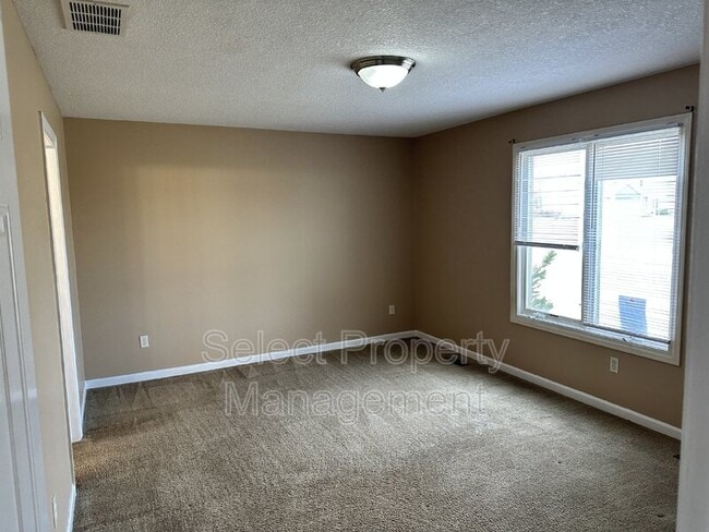 Building Photo - 8531 Forsythia Ct