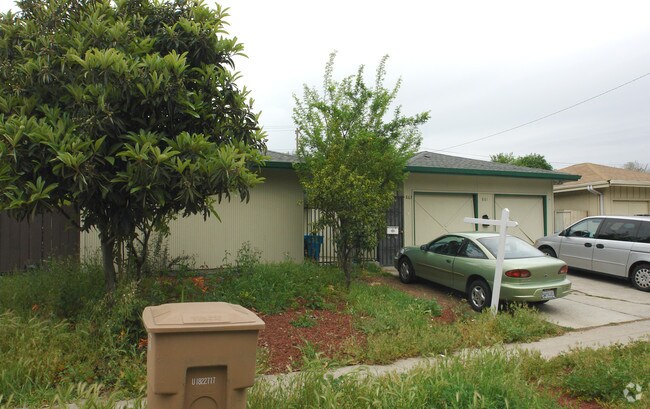 Building Photo - 861-863 Miller Ave