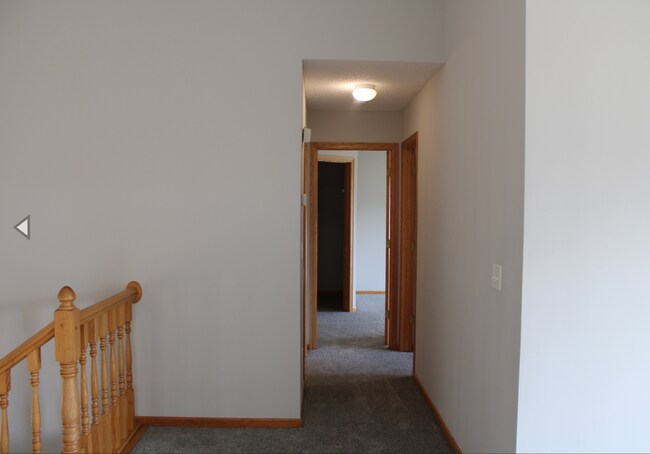 Building Photo - 451 Meadow Ln
