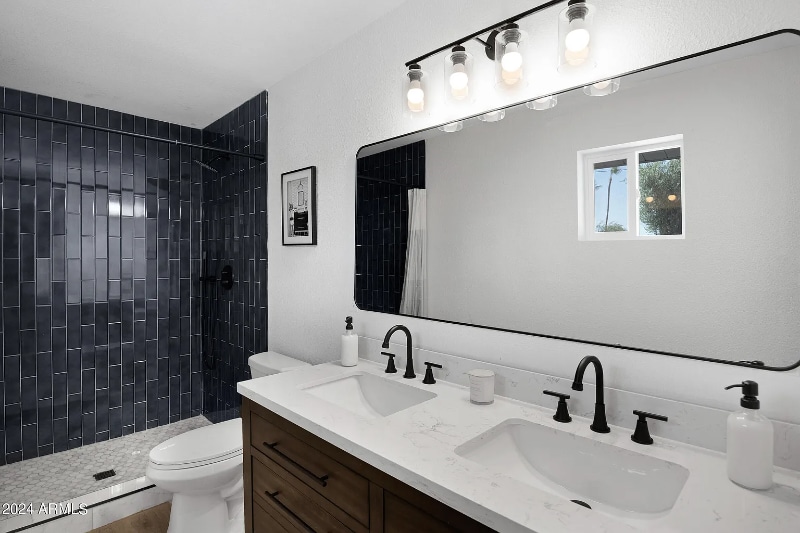 Building Photo - 1246 E Laguna Dr