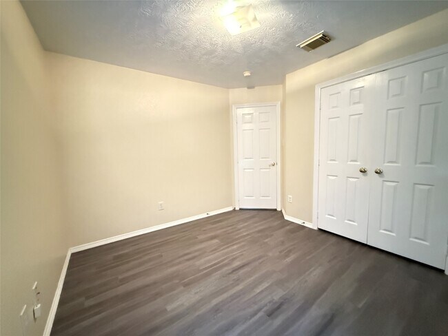 Building Photo - 6311 Rumford Ln