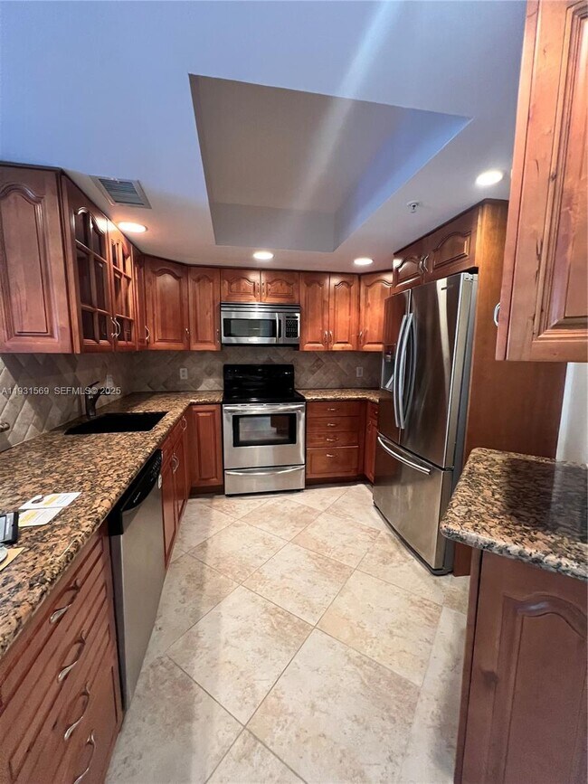 Building Photo - 2021 SE 10th Ave