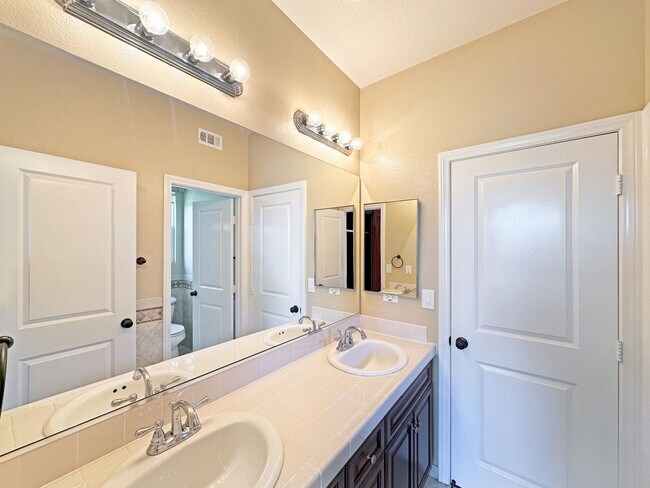 Building Photo - 1618 Quiet Trail Dr