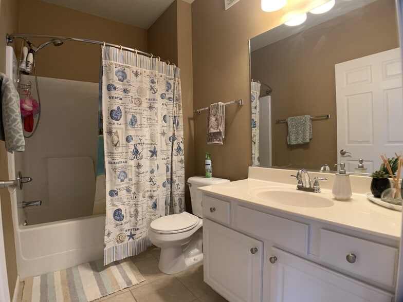 Building Photo - 6255 Beechtree Dr