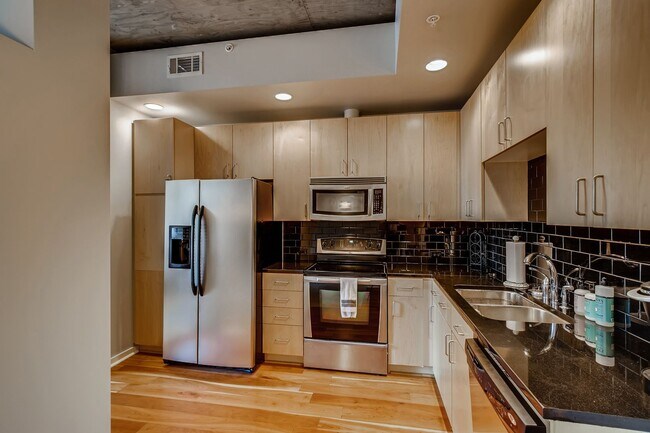 Building Photo - INCREDIBLE Riverfront Park Condo- 1BD/1BA ...