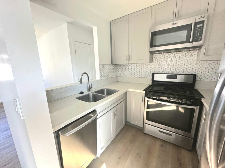 Kitchen - 5256 Meridian St