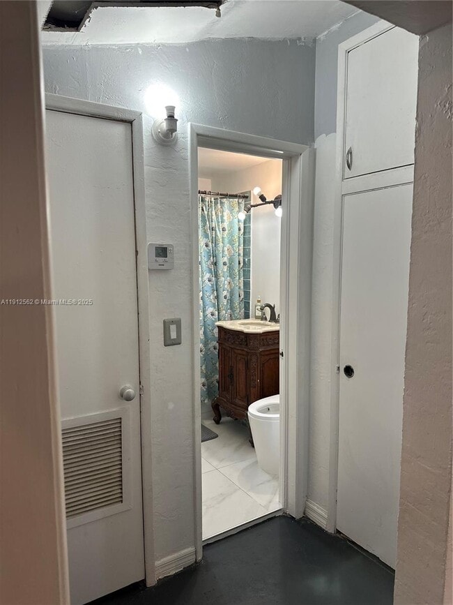 Building Photo - 420 NE 12th St