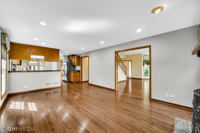 Building Photo - 1341 E Thacker St