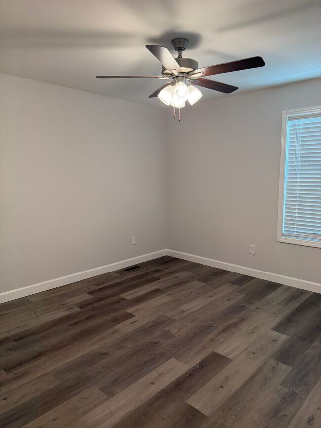 Building Photo - 933-935 Rodeo Ln