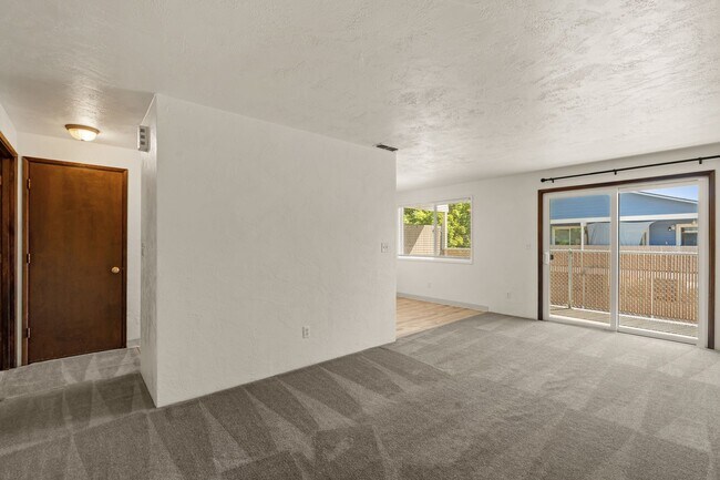 Building Photo - 448 N First St