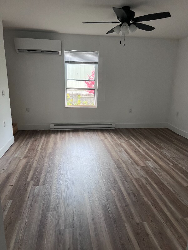 Building Photo - 672 Main Rd