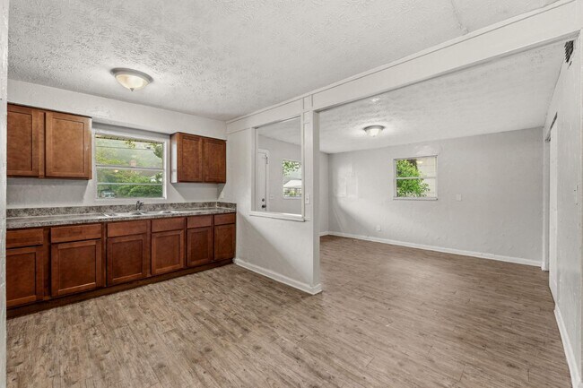 Building Photo - 744 Mackinaw St