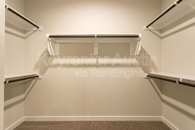 Building Photo - 2308 Mazmorra St