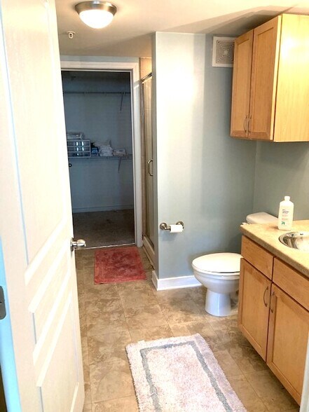 Building Photo - 401 20th St S