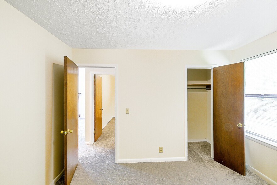 Building Photo - 3499 McGavock Pike