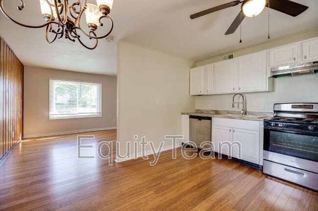 Building Photo - 9751 Marino Dr
