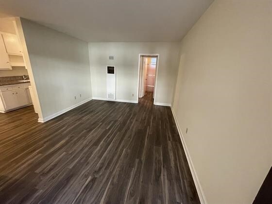 Interior Photo - 211 North Isabel