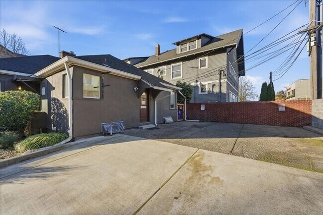 Building Photo - Corner of Character • Rare 2BD Residence at NE 16th & Weidler – Irvington/Lloyd District