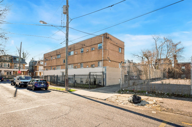 Building Photo - 1302 W Albanus St