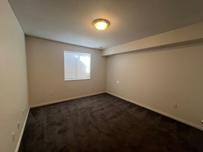 Building Photo - 461 E Cobblecreek Dr