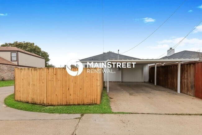 Building Photo - 3 Bedroom Pet-Friendly Home in IRVING, TX ...