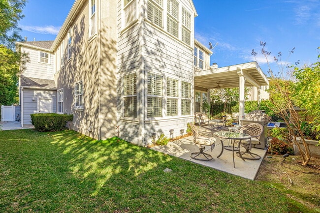 Building Photo - Refined Living in the Heart of Valencia