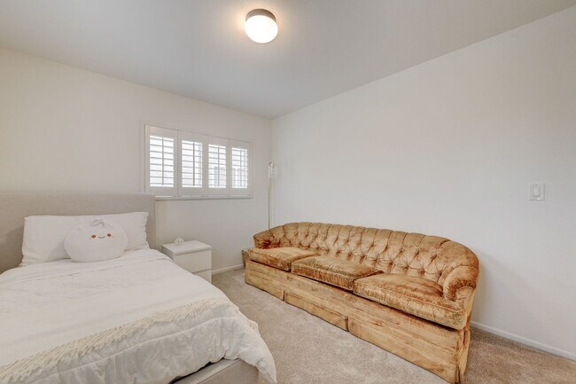 Building Photo - Beautiful Two Story Home Ready for Immediate Move-In