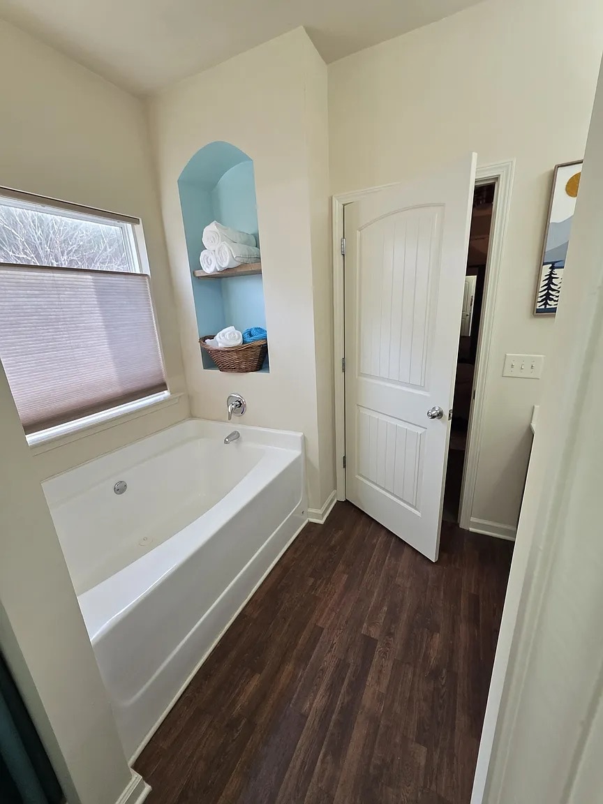 Building Photo - Room in House on Katielee Cove