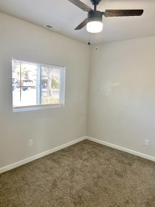 Building Photo - 305 Redwood Dr