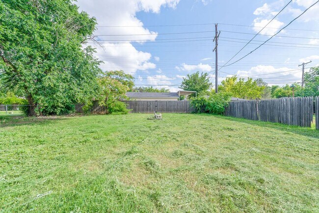 Building Photo - Pre-Leasing for July 2025!