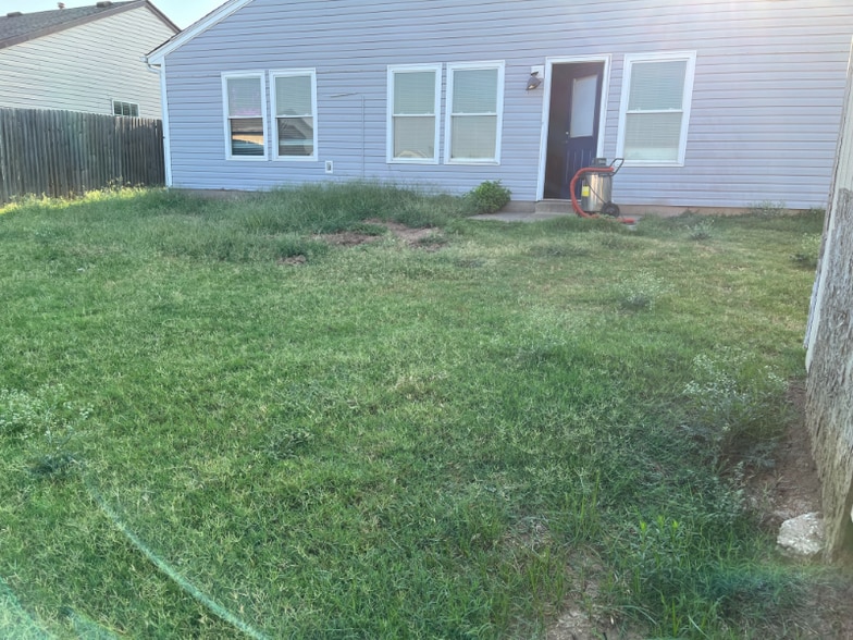 Building Photo - 1713 Eagle Dr