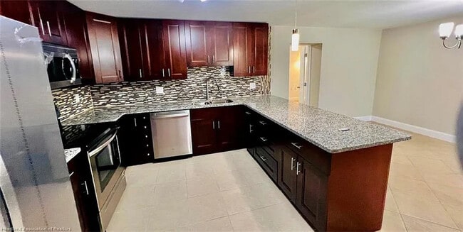Building Photo - 1409 Palm Way