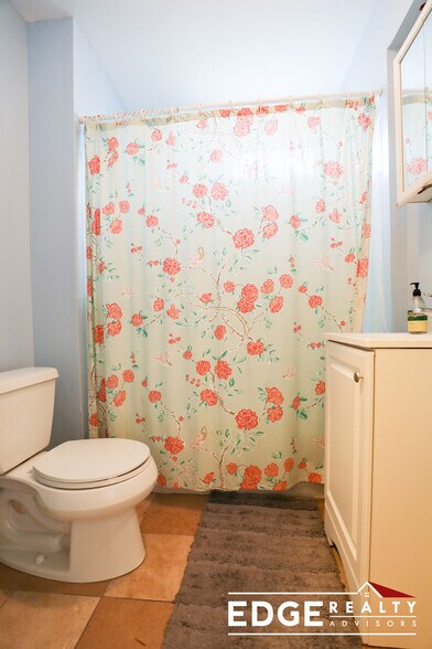 Building Photo - 78 Surrey St