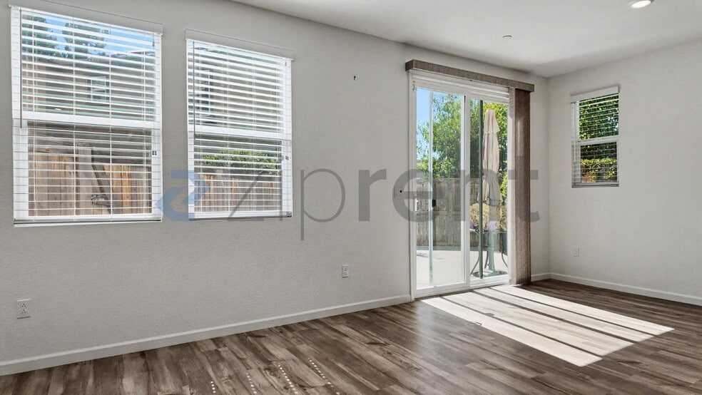 Building Photo - Unit