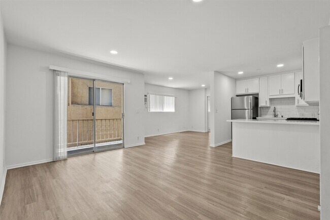 Building Photo - 15286 Sutton St