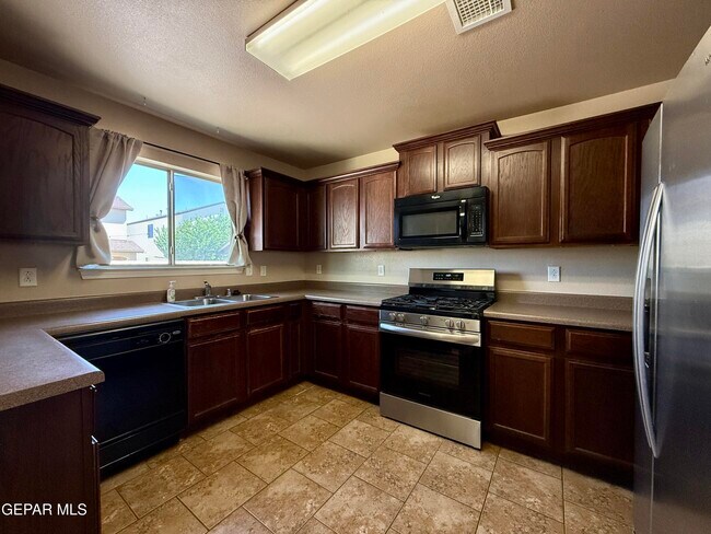 Building Photo - 14279 English Point Ave