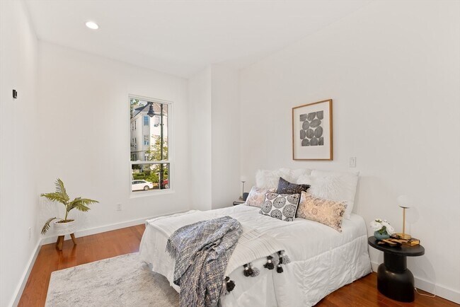 Building Photo - 143-171-171 Hyde Park Ave