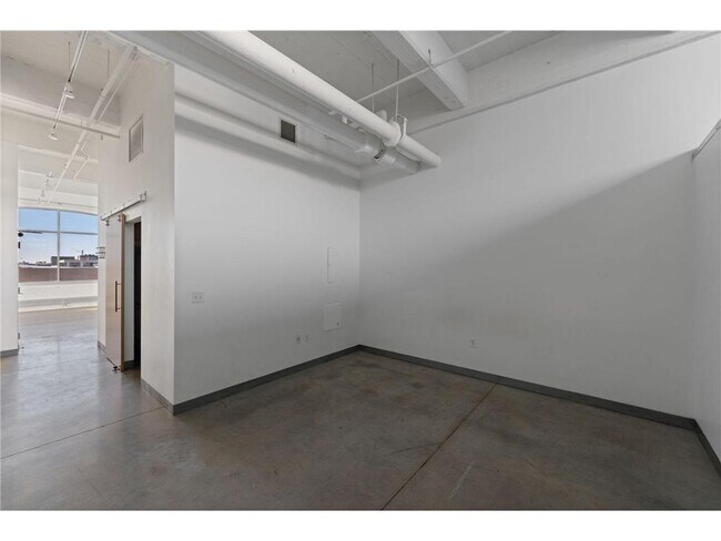 Building Photo - 700 N Washington Ave