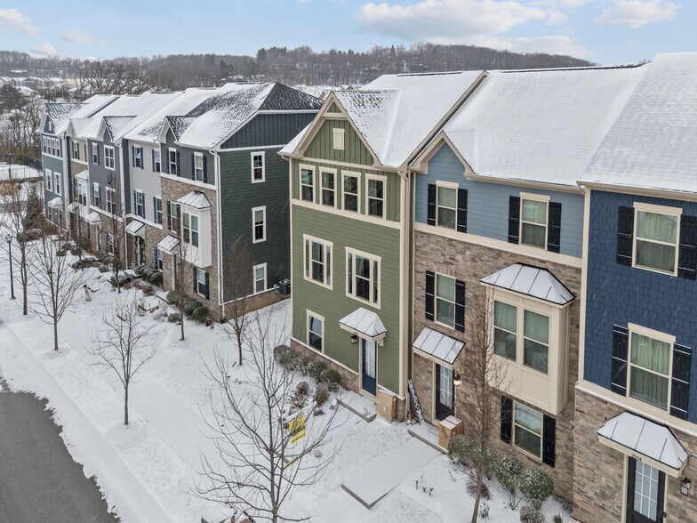 Building Photo - 2008 Hemlock Ln