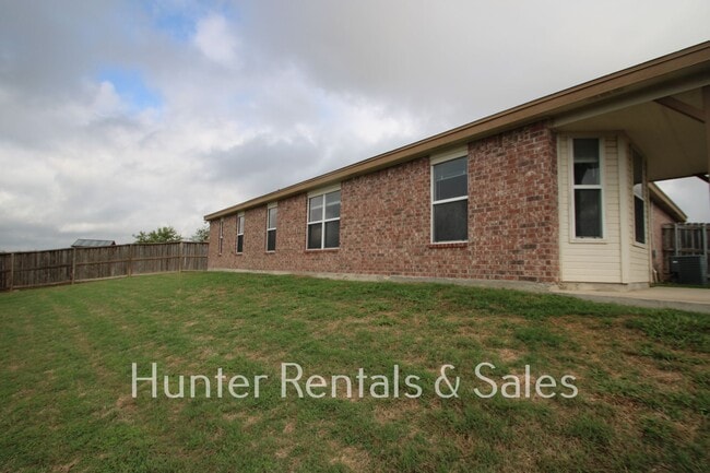 Building Photo - 4612 Hank Dr