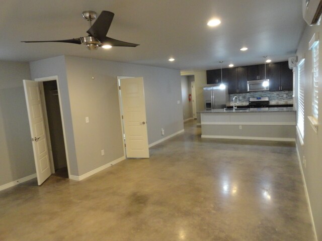 Building Photo - 1026 N Denver Ave
