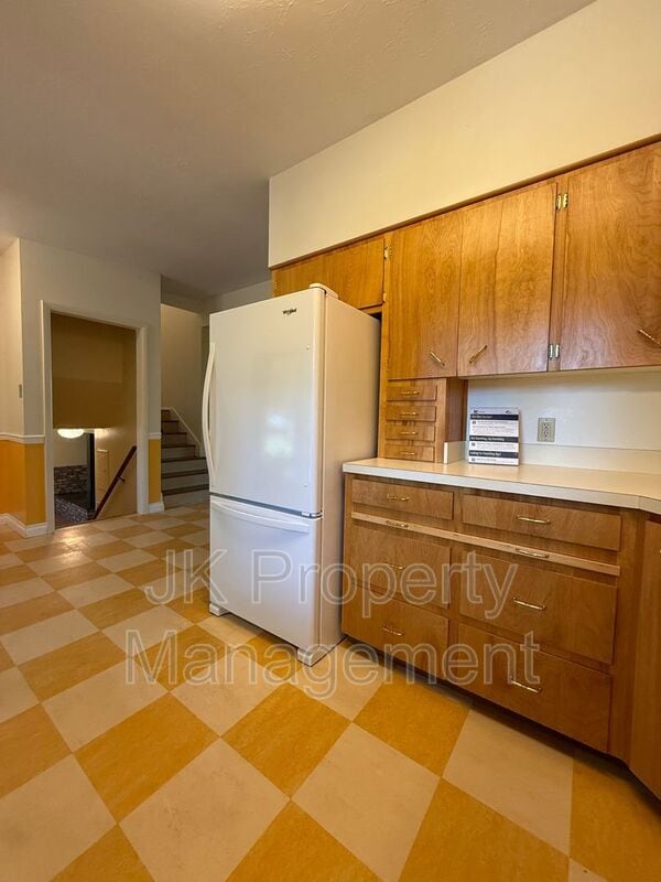 Building Photo - 1015 Carlos Dr