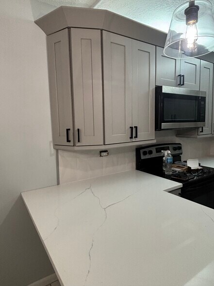 Building Photo - 1116 11th Ln