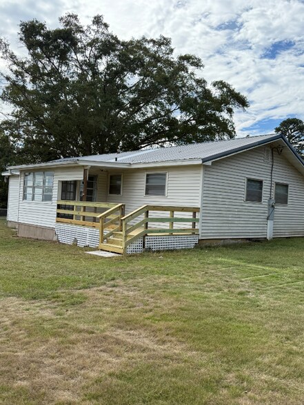 Building Photo - 1150 County Hwy 45