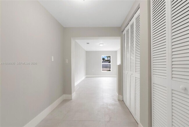 Building Photo - 2714 SW 36th Ave