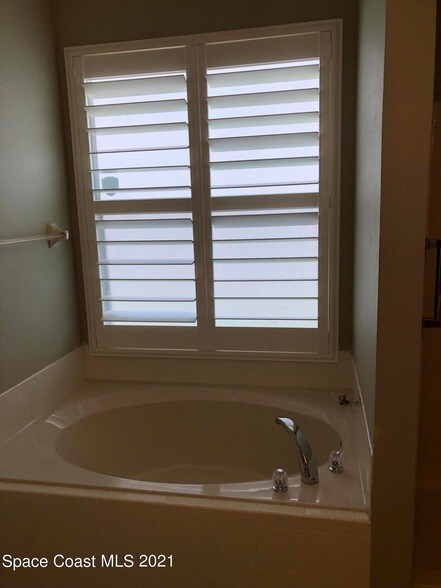 Building Photo - 3646 Mt Carmel Ln