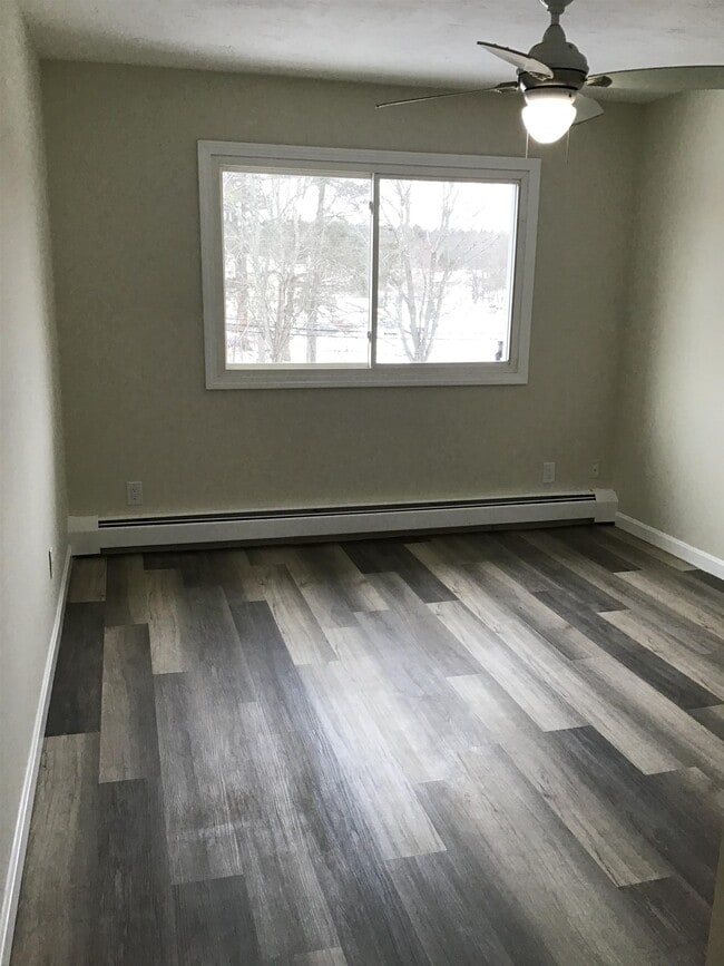 Building Photo - 210 Brook Village Rd