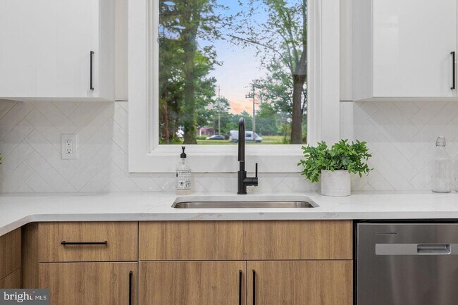 Building Photo - 6 Ryan Rd